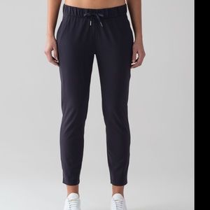 Lululemon On the Fly pant 28” sz 8